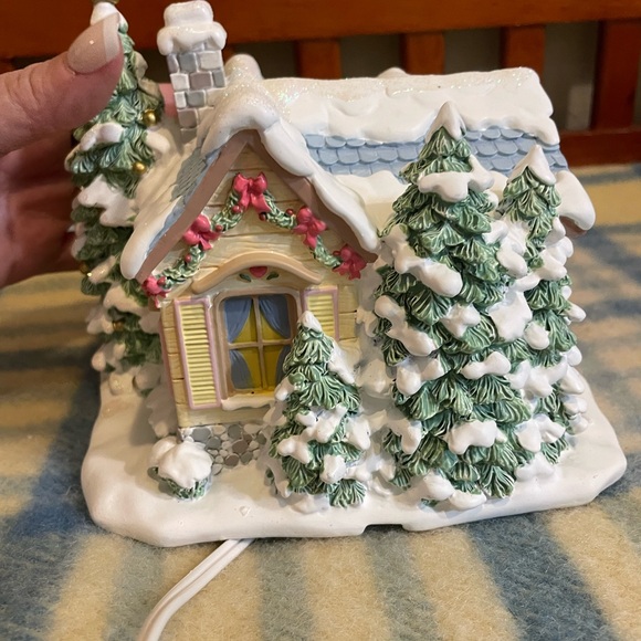 Precious Moments Holiday Hawthorne Village Set of 3! 2002 - Picture 9 of 16